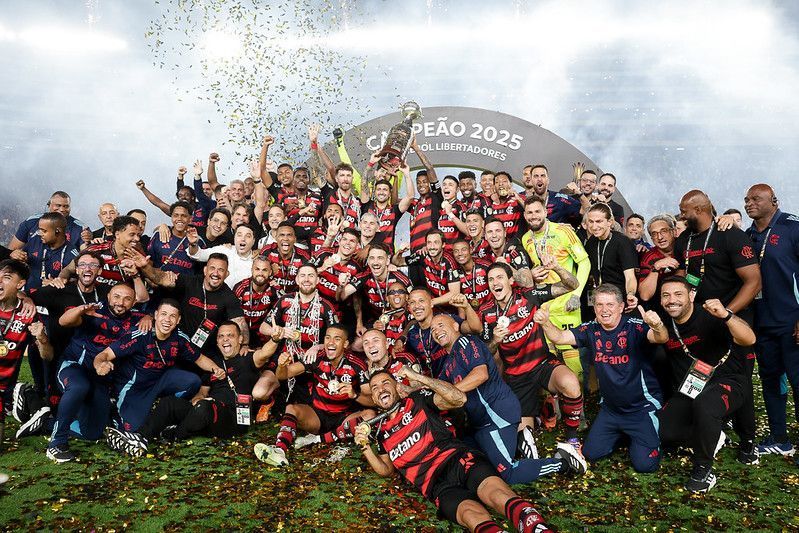 Astro da NBA comemora título da Libertadores conquistado pelo Flamengo