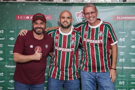 Mário Bittencourt ao lado de Mattheus Monetnegro, novo presidente do Fluminense, e Ricardo Tenório, novo vice-presidente