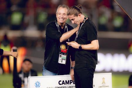 Luiz Eduardo Baptista, presidente do Flamengo, e Filipe Luís