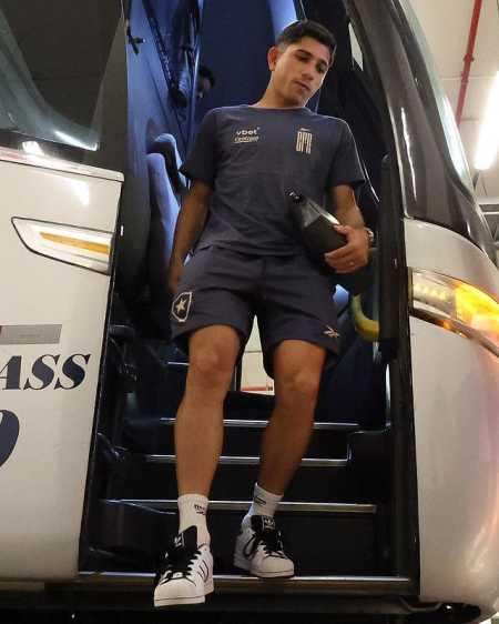 Savarino começou a partida contra o Corinthians como titular