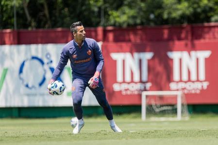 Fábio durante treino do Fluminense