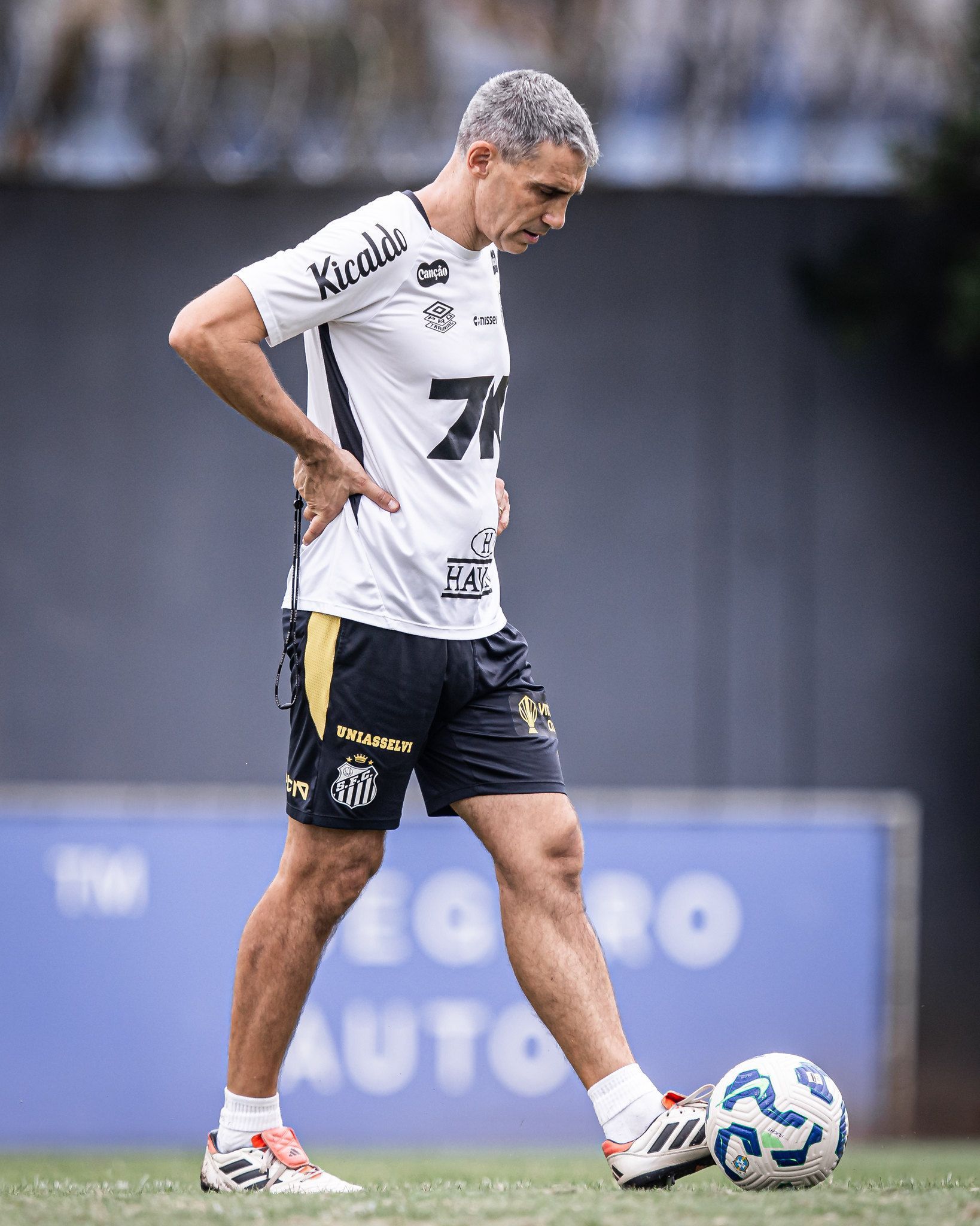Escalação do Santos: Vojvoda prepara mudança no ataque contra o Juventude