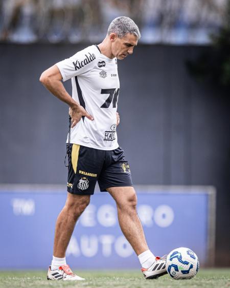 Vojvoda deve mudar time do Santos para jogo contra o Juventude