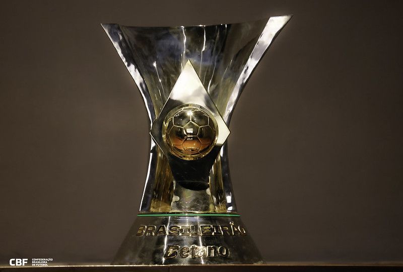 Flamengo ou Palmeiras? UFMG aponta chances de título da Série A após a 30ª rodada