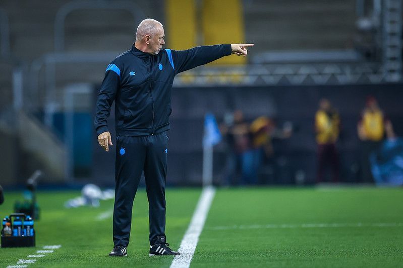 Mano Menezes é direto e abre o jogo sobre permanência no Grêmio