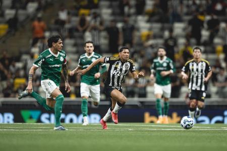 Rony durante duelo entre Atlético e Palmeiras pelo Brasileiro