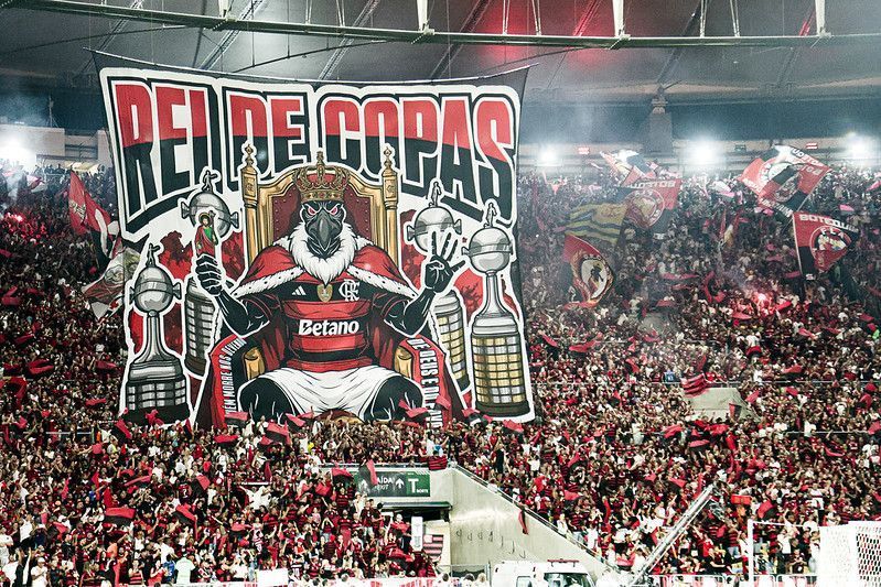 Rei de Copas: veja o mosaico da torcida do Flamengo no Maracanã