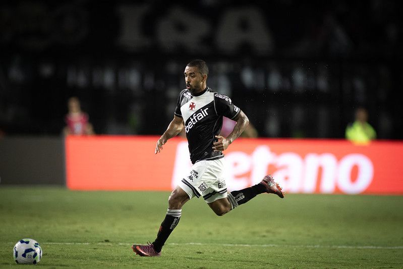 Destaque do Vasco entra na mira de clubes da Europa e do Oriente Médio