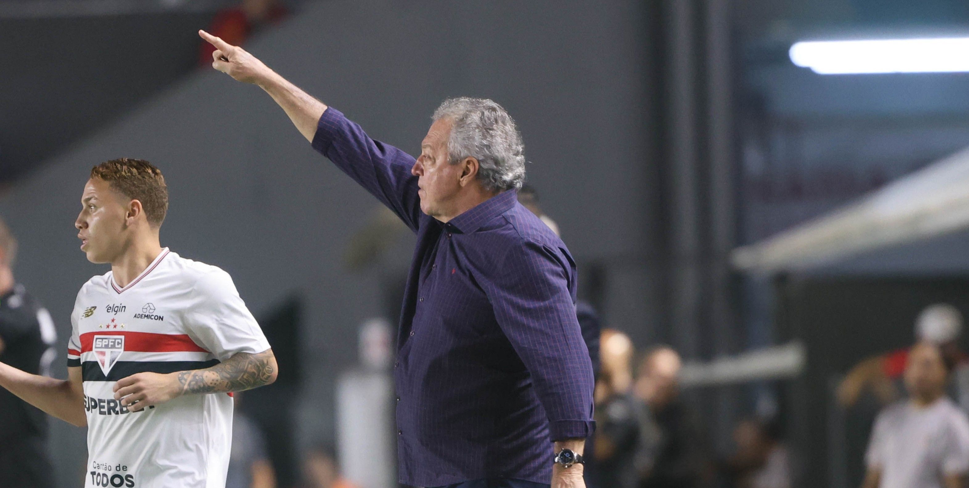 Abel Braga cita tristeza no Inter e manda recado: 'Precisamos jogar pela honra'