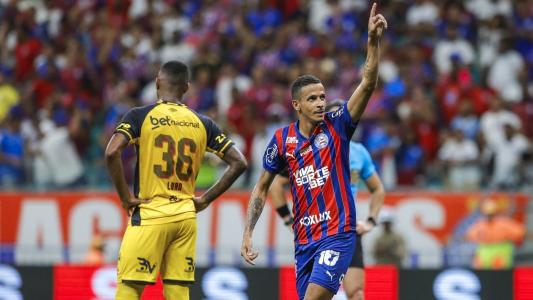 Lateral-esquerdo Luciano Juba comemora gol do Bahia contra o Sport, seu ex-clube