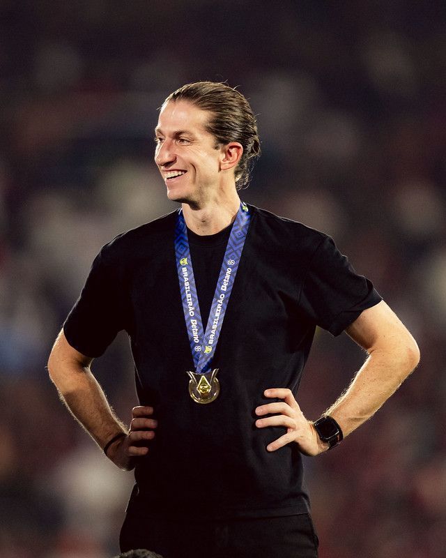 Filipe Luís relembra infância como torcedor e destaca o ‘novo Flamengo’
