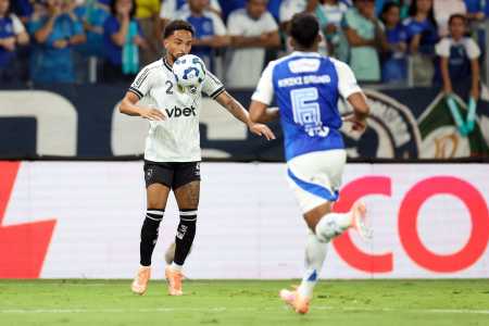 Vitinho, lateral do Botafogo, foi oferecido ao Cruzeiro