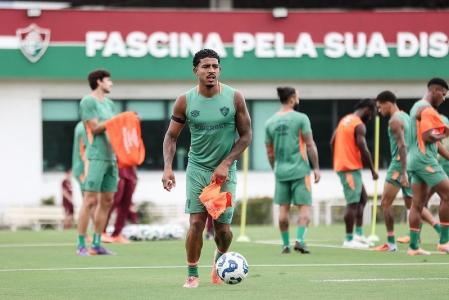 John Kennedy tem futuro incerto no Fluminense