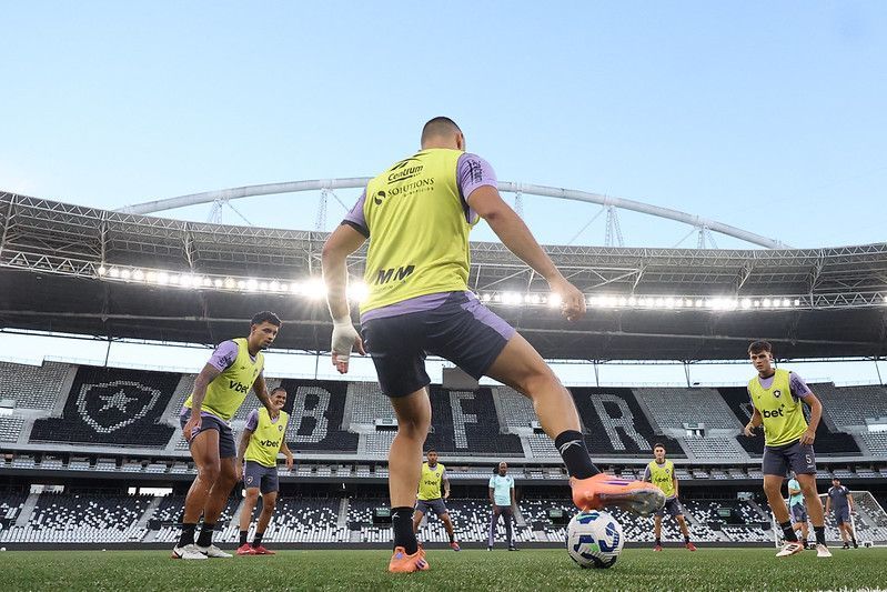 Ainda sem Anselmi, Botafogo estreia no Carioca contra a Portuguesa fora de casa