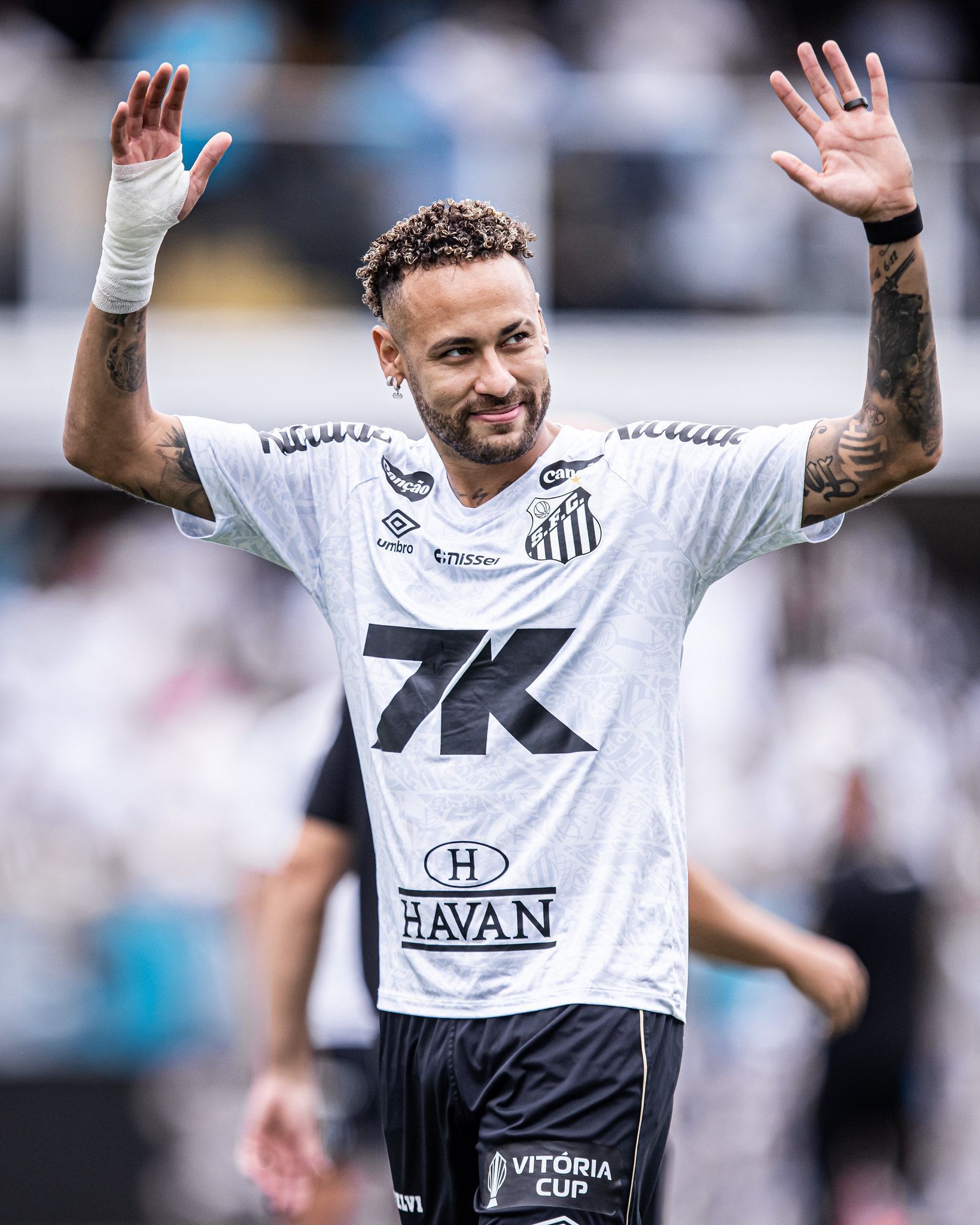 Santos oficializa renovação com Neymar até o fim de 2026; saiba detalhes
