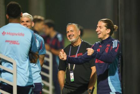 José Boto e Filipe Luís durante atividade do Flamengo em Doha, no Catar