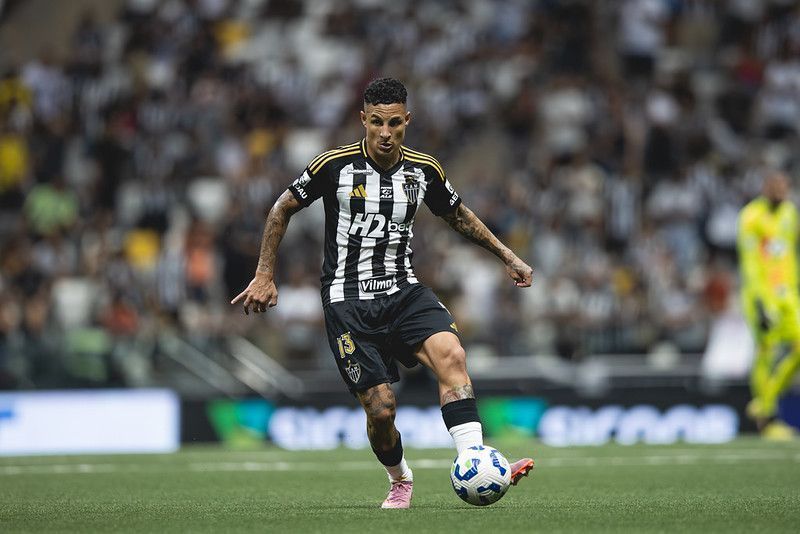 Atlético aguarda definição entre Arana e Fluminense para concretizar venda do lateral