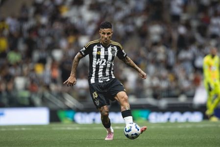 Guilherme Arana em ação pelo Atlético