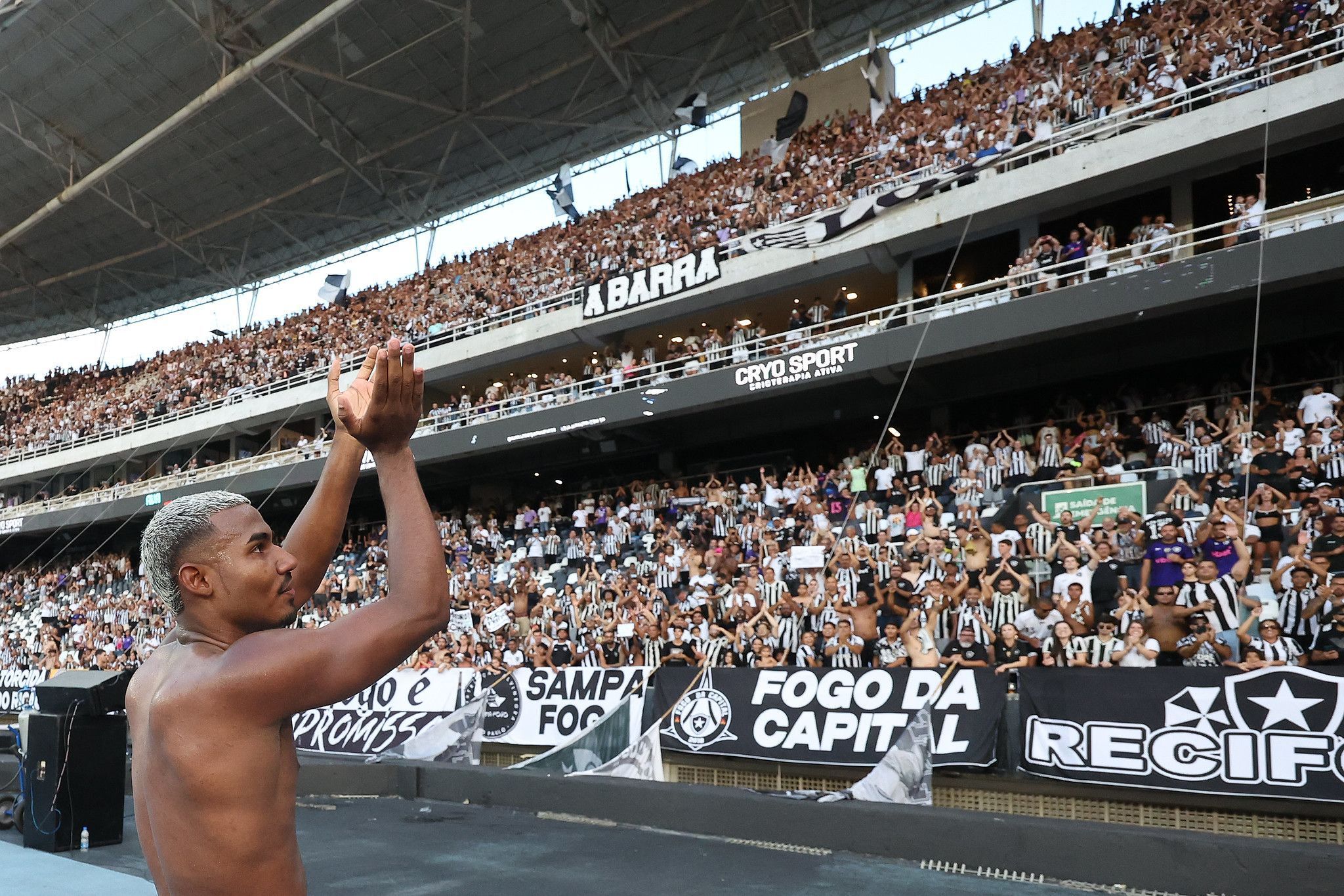 Cuiabano se despede do elenco do Botafogo com discurso; veja como foi