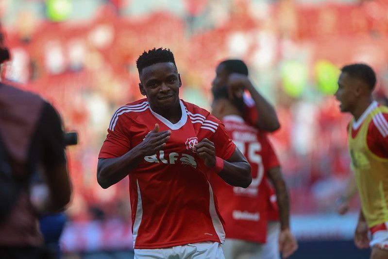 Inter oficializa acerto com Racing para permanência de Carbonero; saiba detalhes