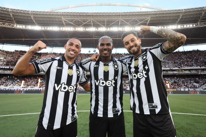 Marçal, Cuiabano e Alex Telles foram companheiros de posição no Botafogo entre 2024 e 2025