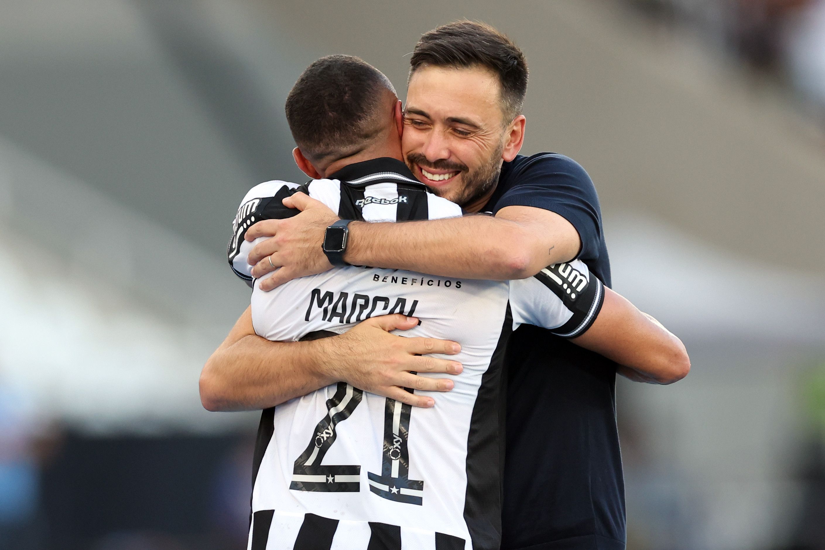 Lateral do Botafogo sai em defesa do trabalho de Davide Ancelotti após demissão