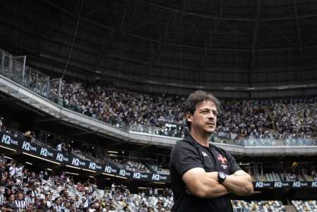 O Vasco, de Fernando Diniz, terminou o Brasileiro na 14ª colocação