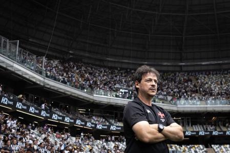 O Vasco, de Fernando Diniz, terminou o Brasileiro na 14ª colocação
