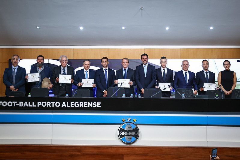 Odorico Roman toma posse da presidência do Grêmio: 'Renovação e afirmação'