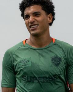 Fuentes pode deixar o Fluminense em caso da chegada de um novo lateral