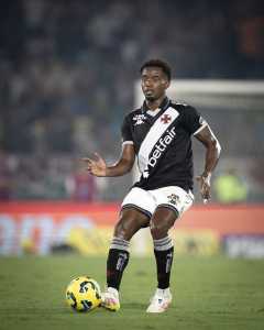 Thiago Mendes deixou o clássico com cãibras, mas deve ser titular outra vez