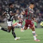 Em clássico agitado, Vasco vira sobre o Fluminense pela semifinal da Copa do Brasil