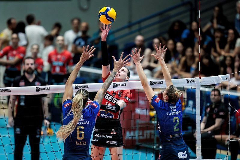 Em jogo emocionante, Gerdau Minas bate Sesi Bauru pela Superliga Feminina de Vôlei