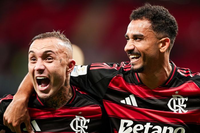 Everton Cebolinha e Danilo vibram com a vitória do Flamengo sobre o Pyramids