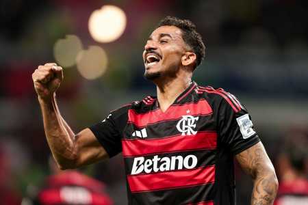 Flamengo x Pyramids: Danilo vibra com gol na semifinal da Copa Intercontinental