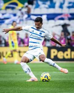 Kaiki foi eleito melhor lateral esquerdo pelo Trófeu Guará 2025