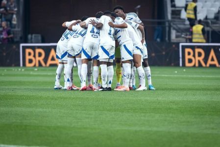 Jogadores do Cruzeiro reunidos antes de decisão contra o Corinthians na Copa do Brasil