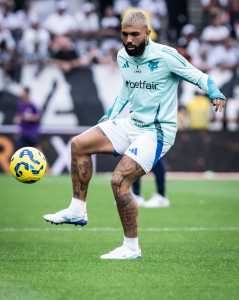 Gabigol em aquecimento na Neo Quimica Arena antes de Corinthians x Cruzeiro