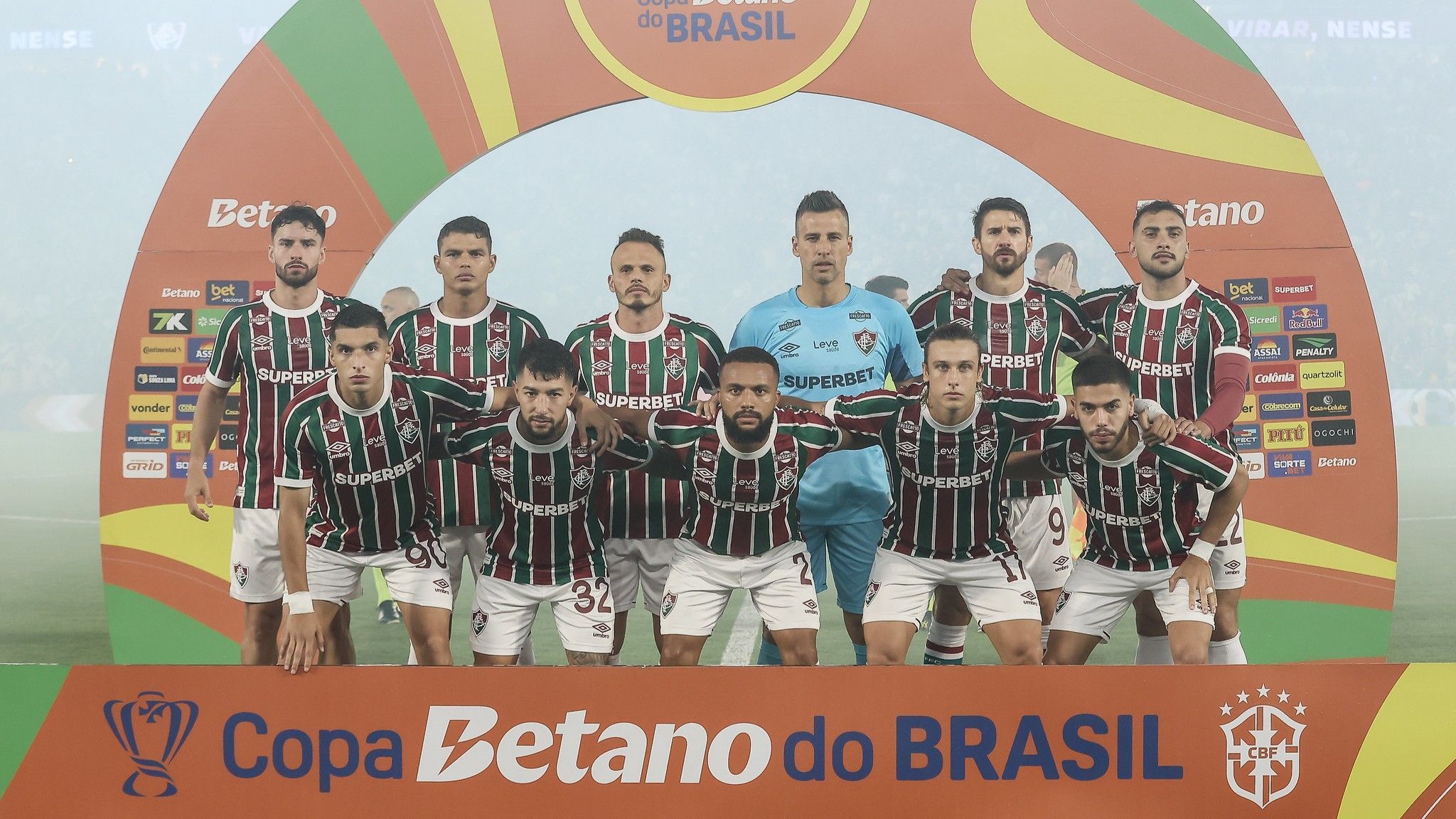 Titular do Fluminense comenta possível saída de Thiago Silva após eliminação