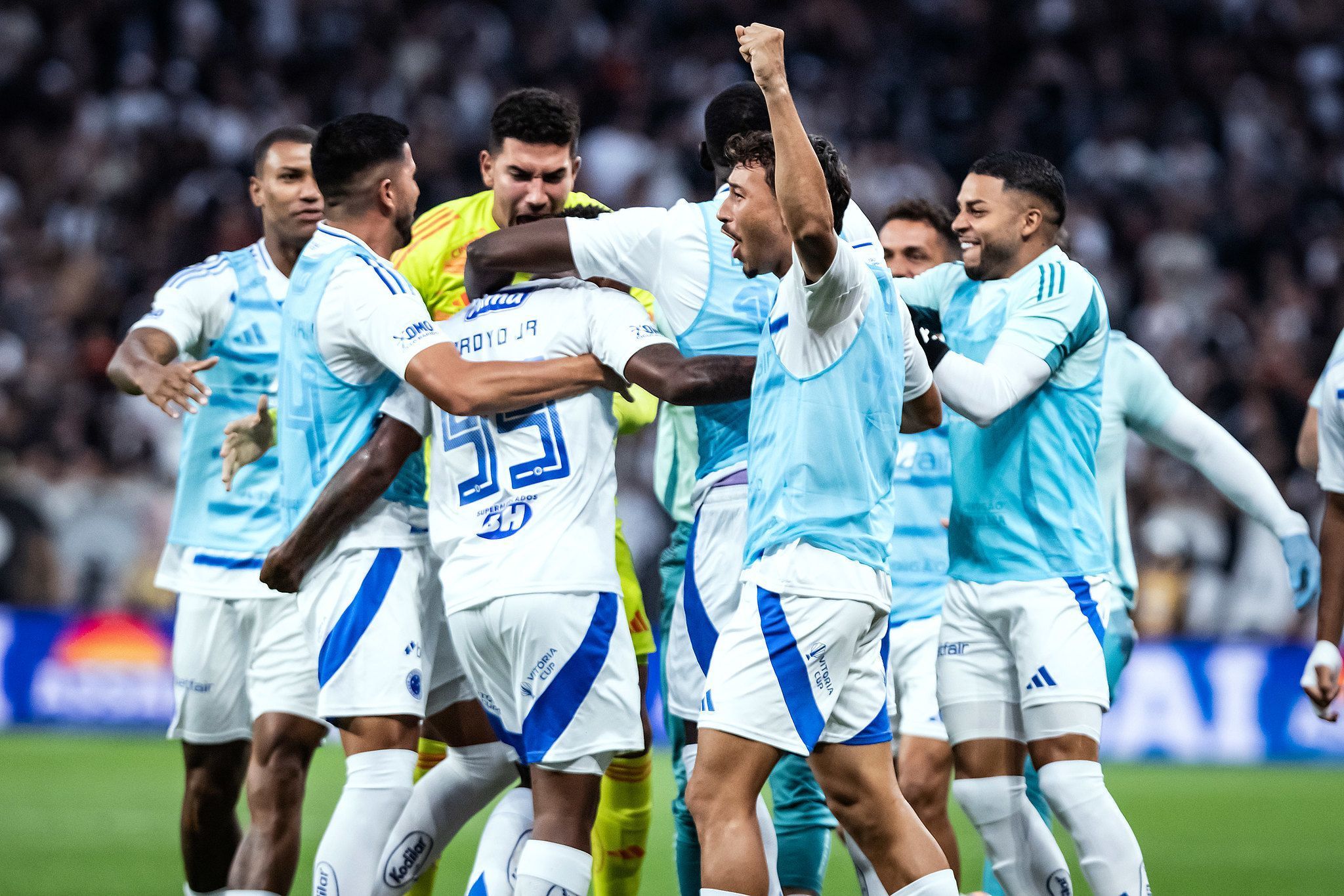 Atacante do Cruzeiro faz postagem enigmática e induz mudança de número da camisa