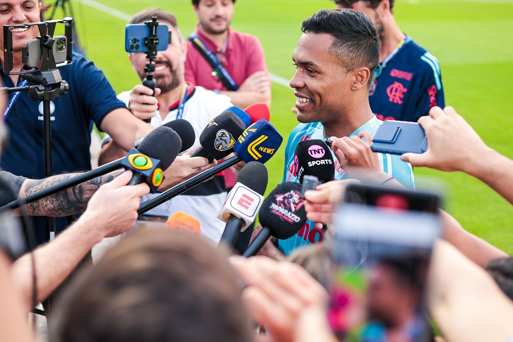 Alex Sandro destaca experiência do Flamengo em final contra o PSG: 'Tudo pode acontecer'