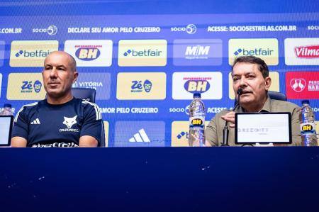 Leonardo Jardim (esq) e Pedro Lourenço (dir) em coletiva na Toca da Raposa II