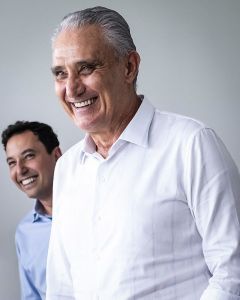 Tite durante visita realizada na Toca da Raposa II nesta terça-feira (16)