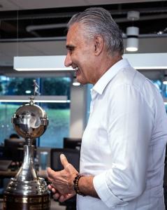Tite reclamou dos xingamentos da arquibancada