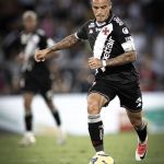 Craque do Vasco entra em último ano de vínculo e já pode assinar pré-contrato