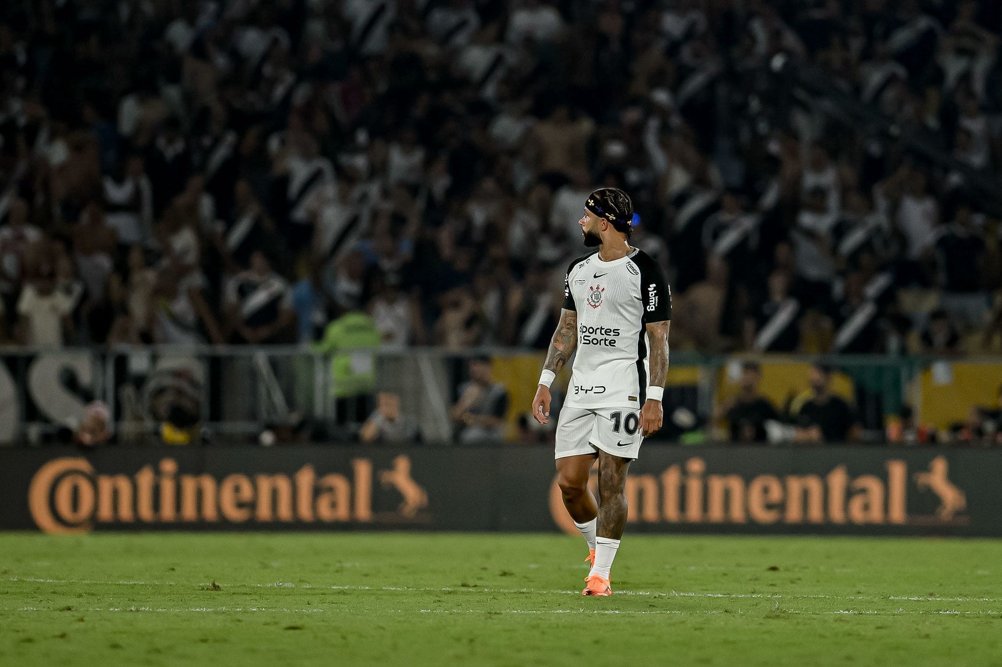 Inimigo de Memphis? Vice do Corinthians abre o jogo sobre relação com atacante