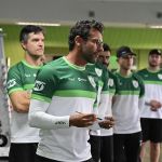 Com crias no profissional e renovação de zagueiro, América se reapresenta para 2026