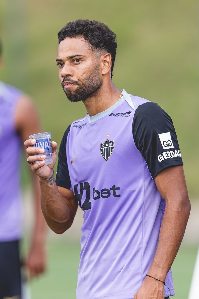 O que disse Renan Lodi após o primeiro treino com a camisa do Atlético