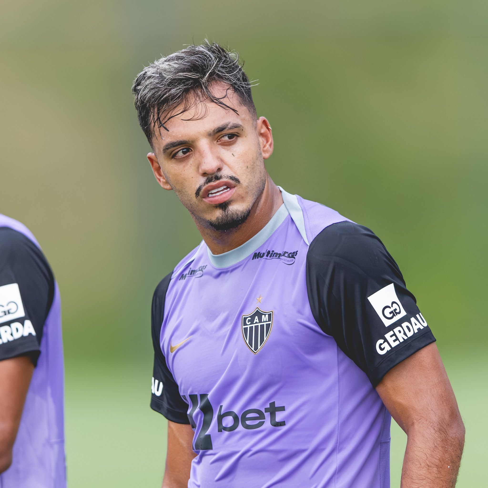 Santos negocia contratação de meio-campista do Atlético; saiba detalhes