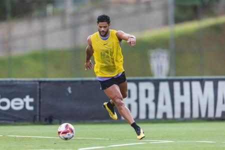 Hulk durante treino do Atlético na Cidade do Galo